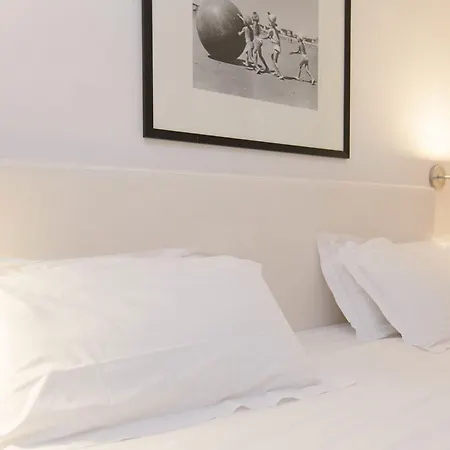 Hotel Mondial & 4*