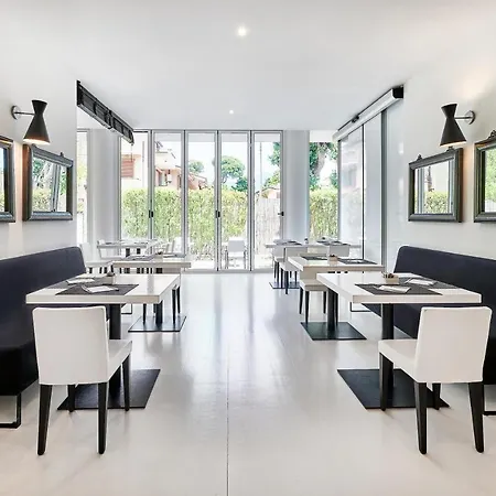 Hotel Mondial & 4*