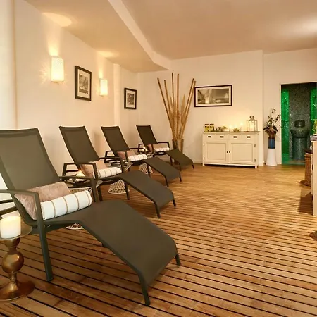 Hotel Mondial & 4*