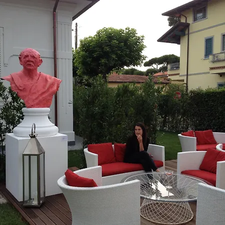 Mondial & Hotel Marina di Pietrasanta