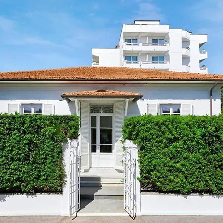 Mondial & 4* 마리아나디피에트라산타