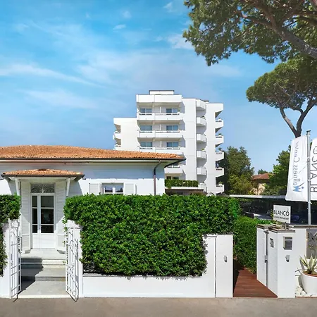 Mondial & 4* 마리아나디피에트라산타