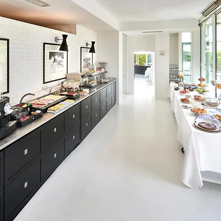 Mondial & 4* 마리아나디피에트라산타