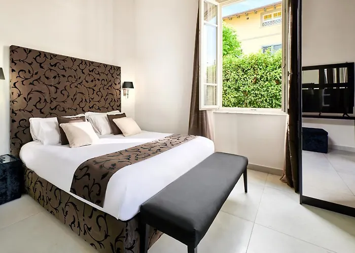 Mondial & 호텔 마리아나디피에트라산타