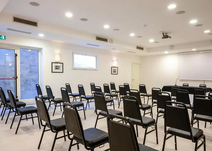 Mondial & 4* 마리아나디피에트라산타