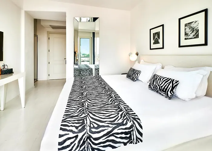 Mondial & 호텔 마리아나디피에트라산타