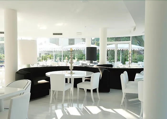 Mondial & 호텔 마리아나디피에트라산타