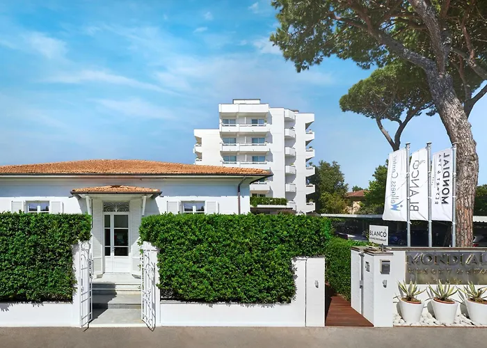 Mondial & 4* 마리아나디피에트라산타