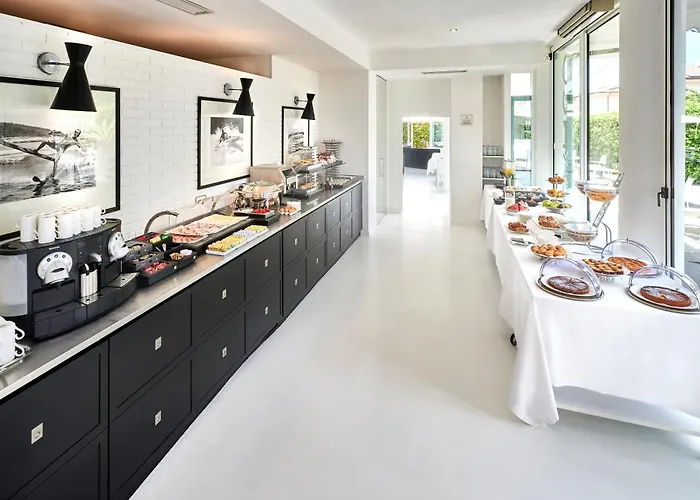 Mondial & 4* 마리아나디피에트라산타