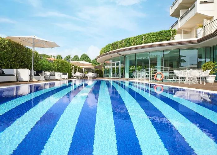 Mondial & 4* 마리아나디피에트라산타