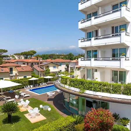 Mondial & Szálloda Marina di Pietrasanta
